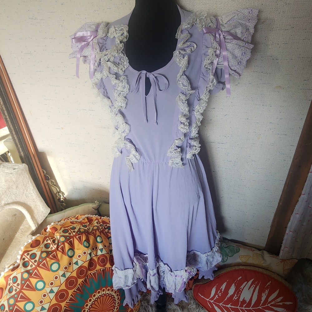 Vtg 1970s Southwestern Lavender Ruffled Dress with Lace Details